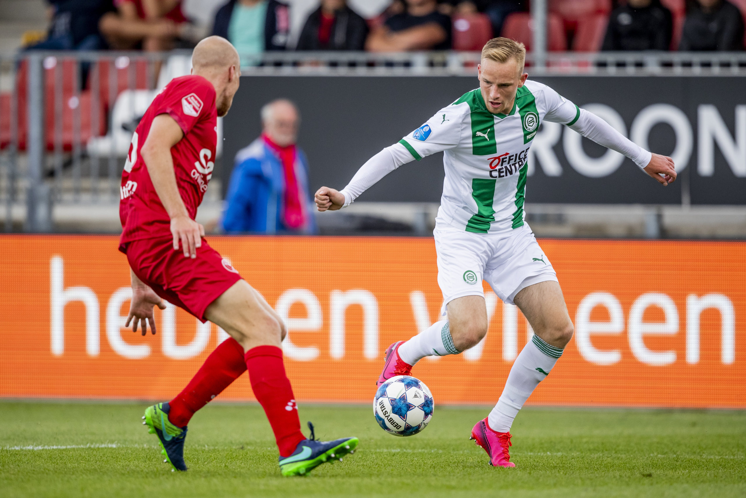 Aan de bal tegen Almere City