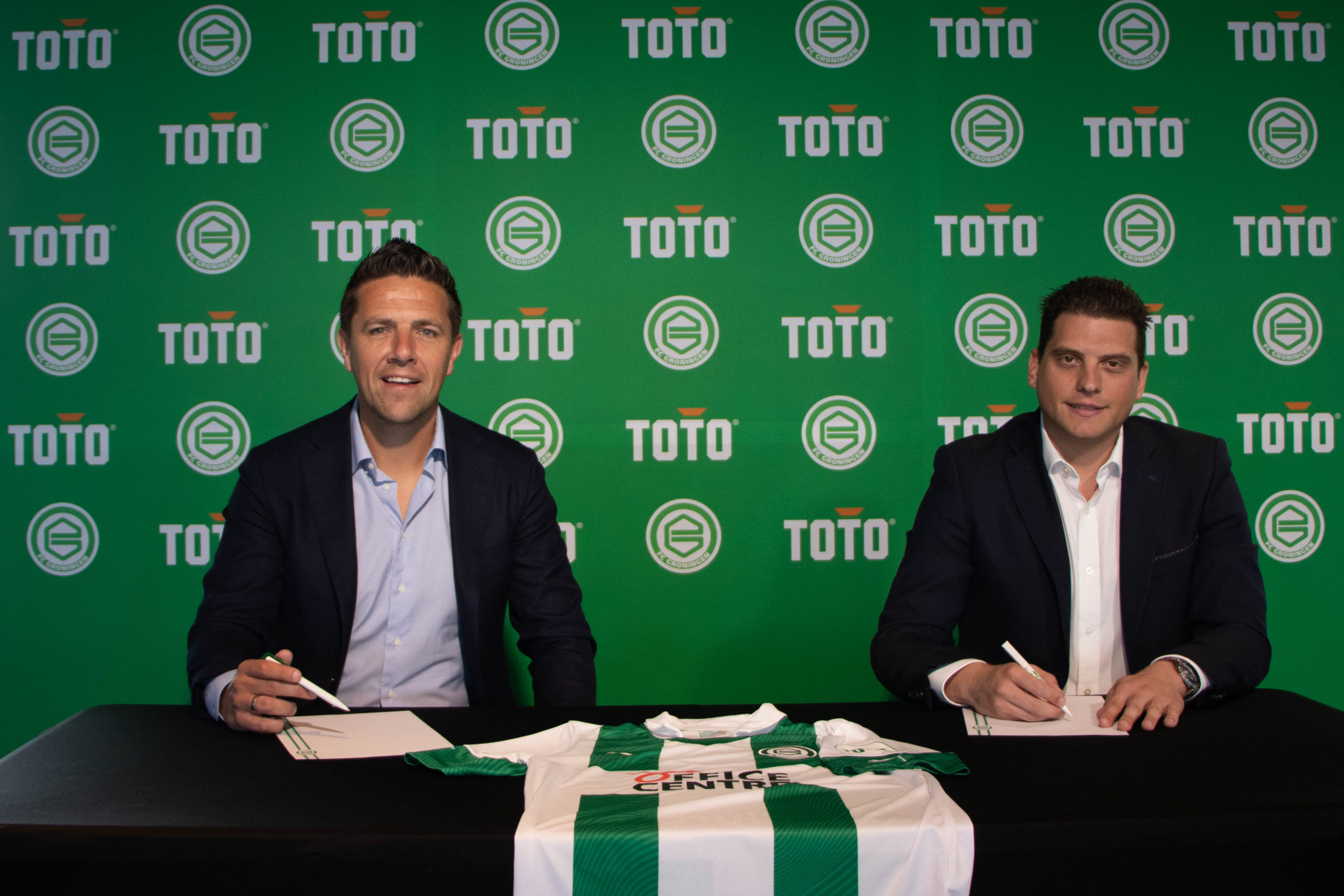 Toto-contract-ondertekening-4