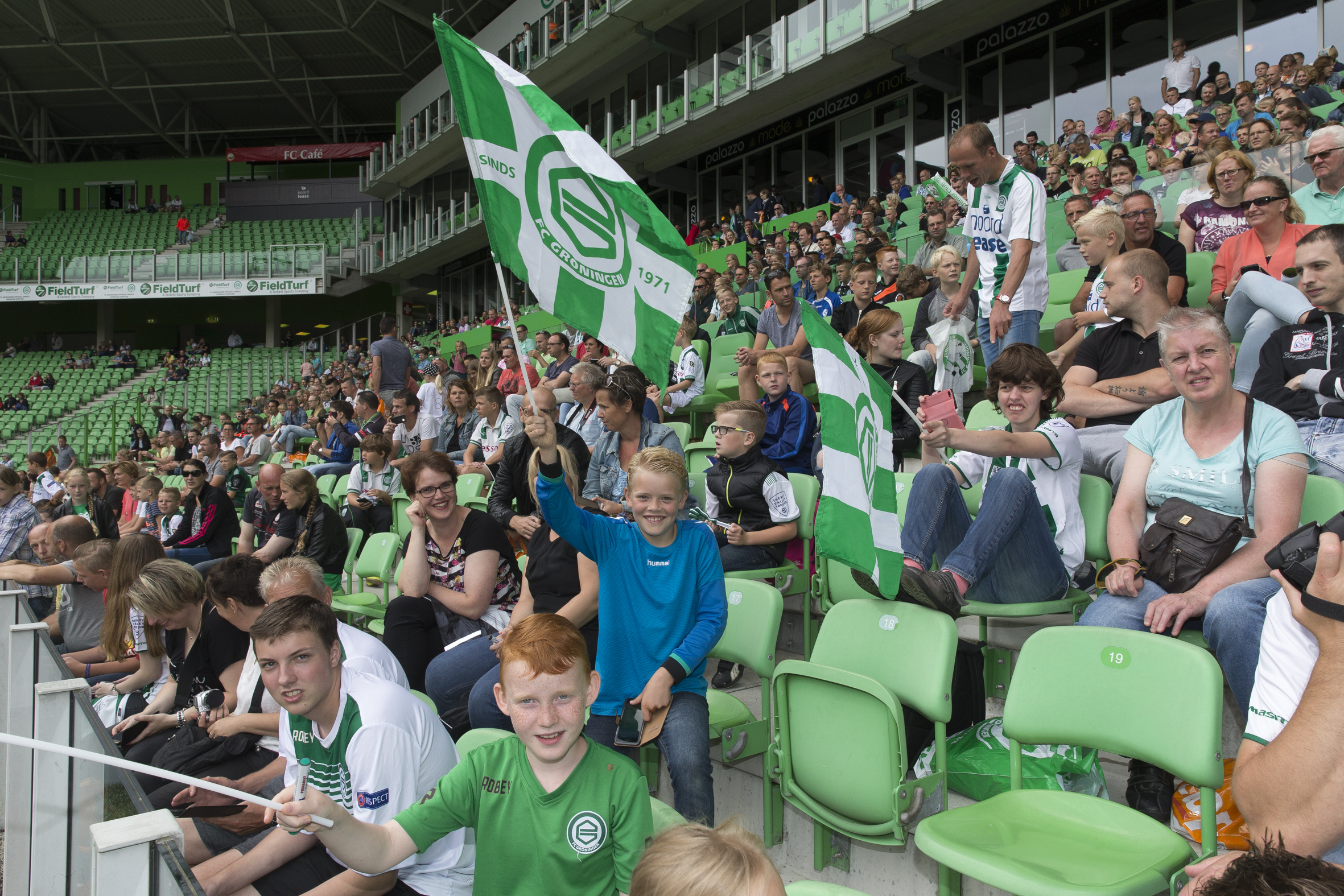 Vlaggen op de tribune