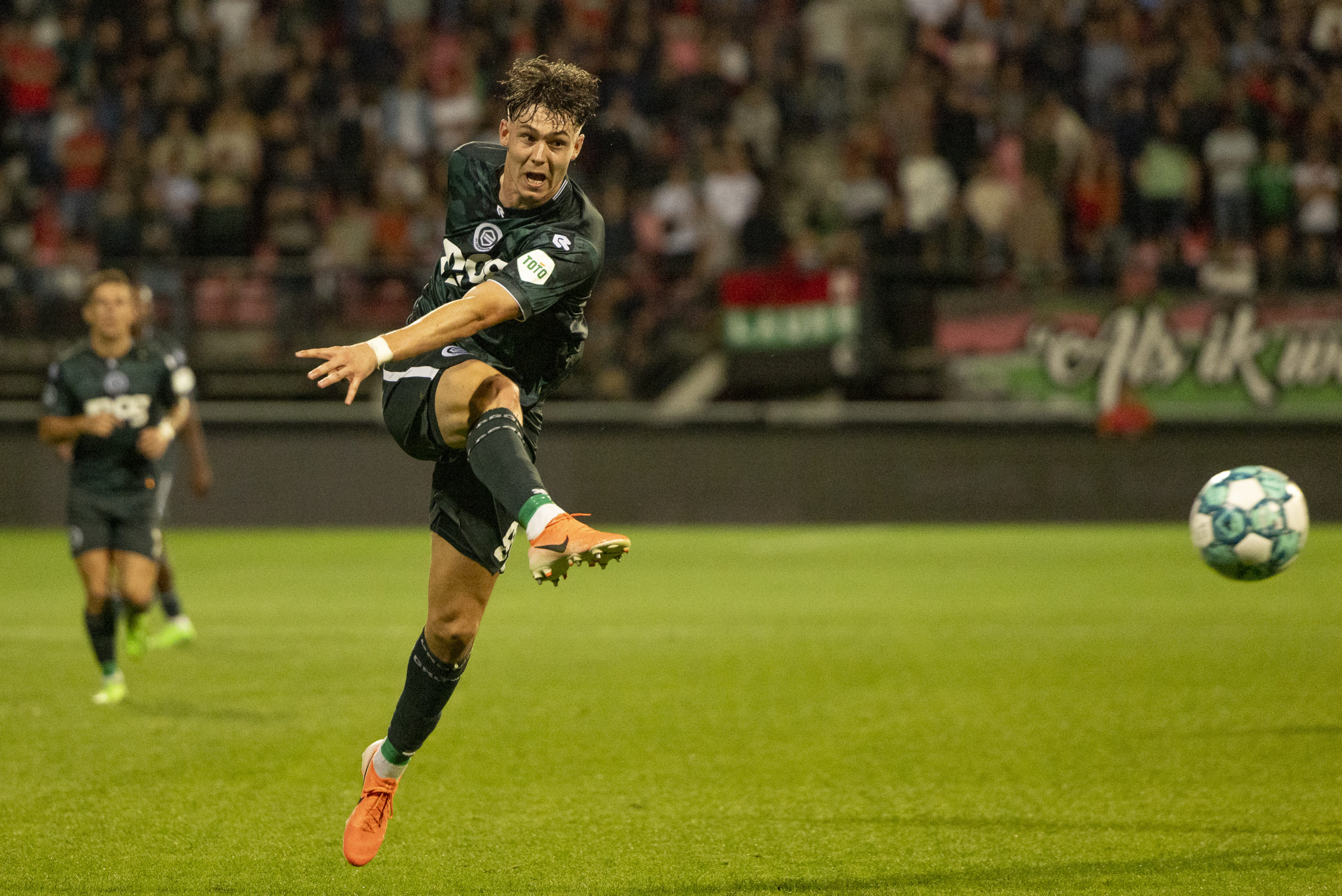 Boetnlaand: Itakura maakt rentree, Strand Larsen scoort