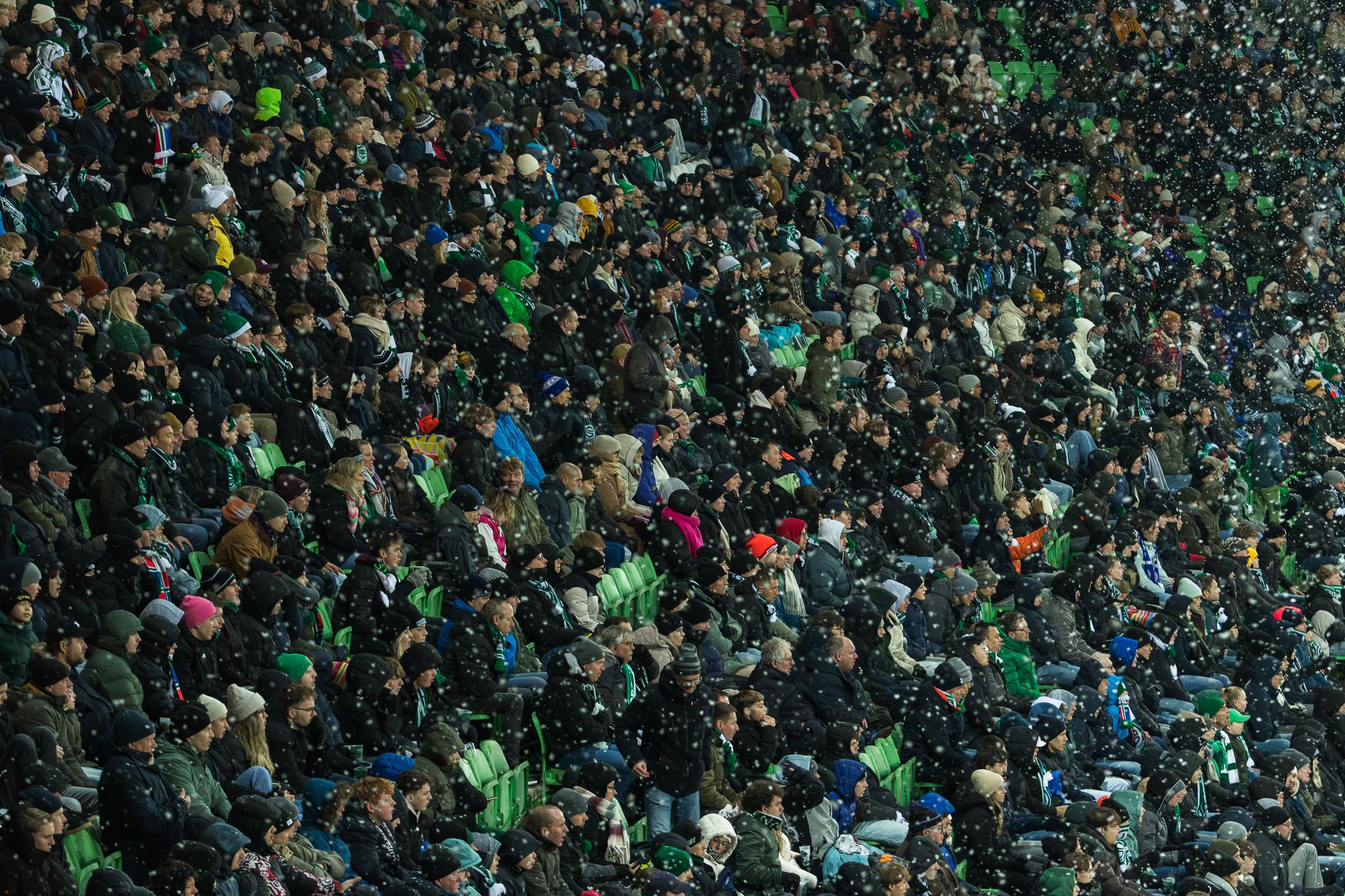 Zaterdag warme kwast verkrijgbaar op Koeman Tribune en Piet Fransen Tribune