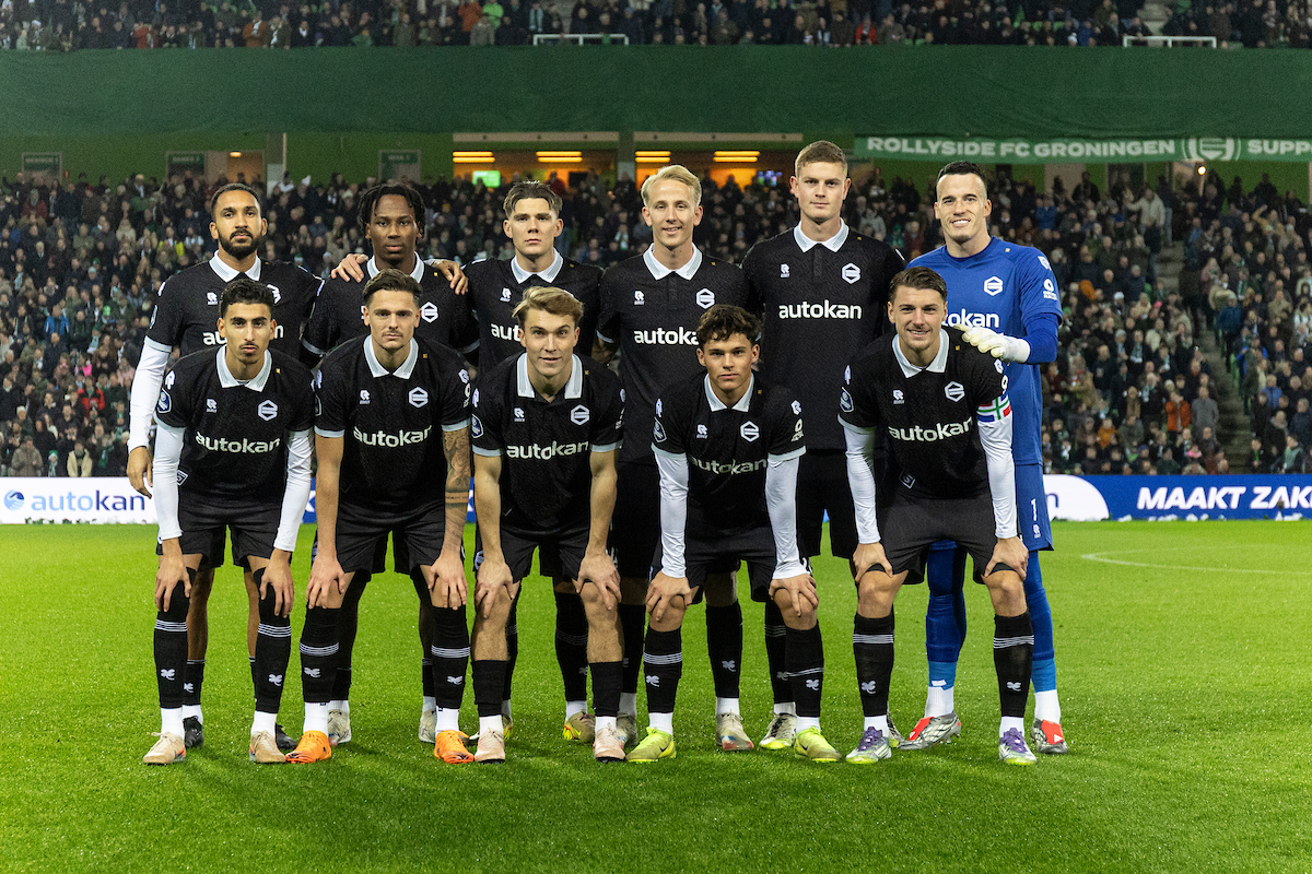 FC Groningen speelt uitwedstrijd tegen FC Volendam in 050-tenue