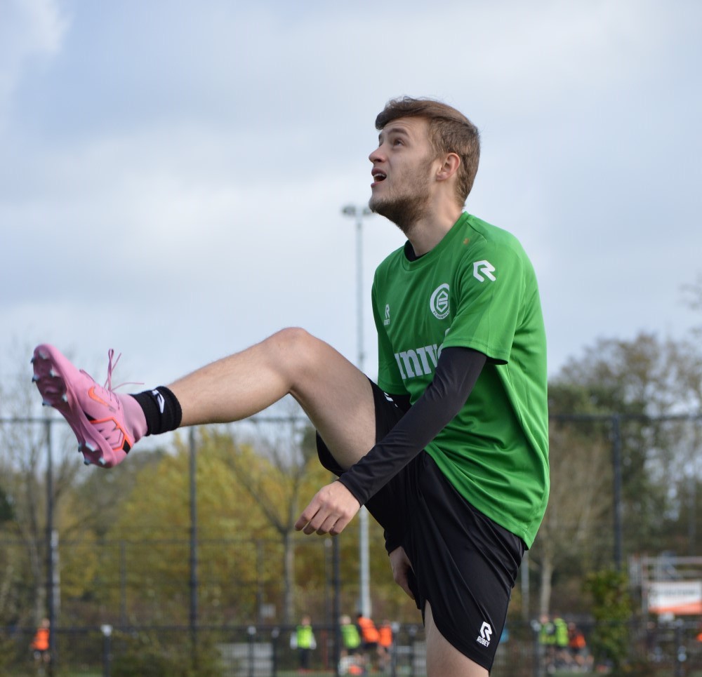 Deelnemer is sportief in beweging