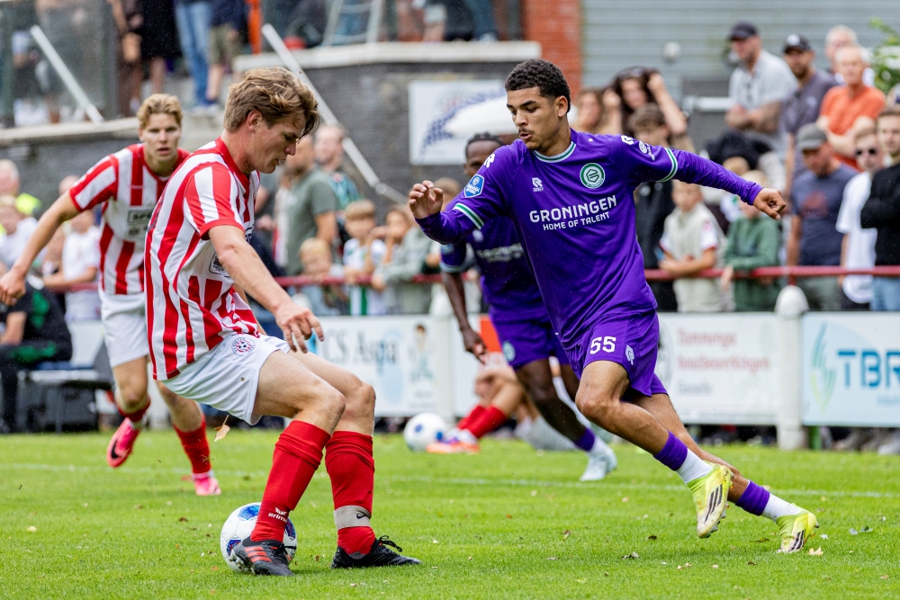 Combinatieteam van FC Groningen oefent vrijdag 24 juli tegen FC Volendam in Gieten